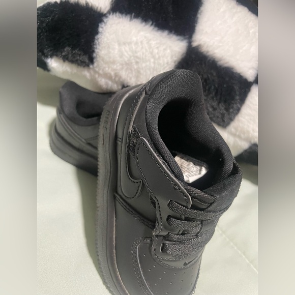 Kids Black Nike Sneakers - Picture 5 of 7